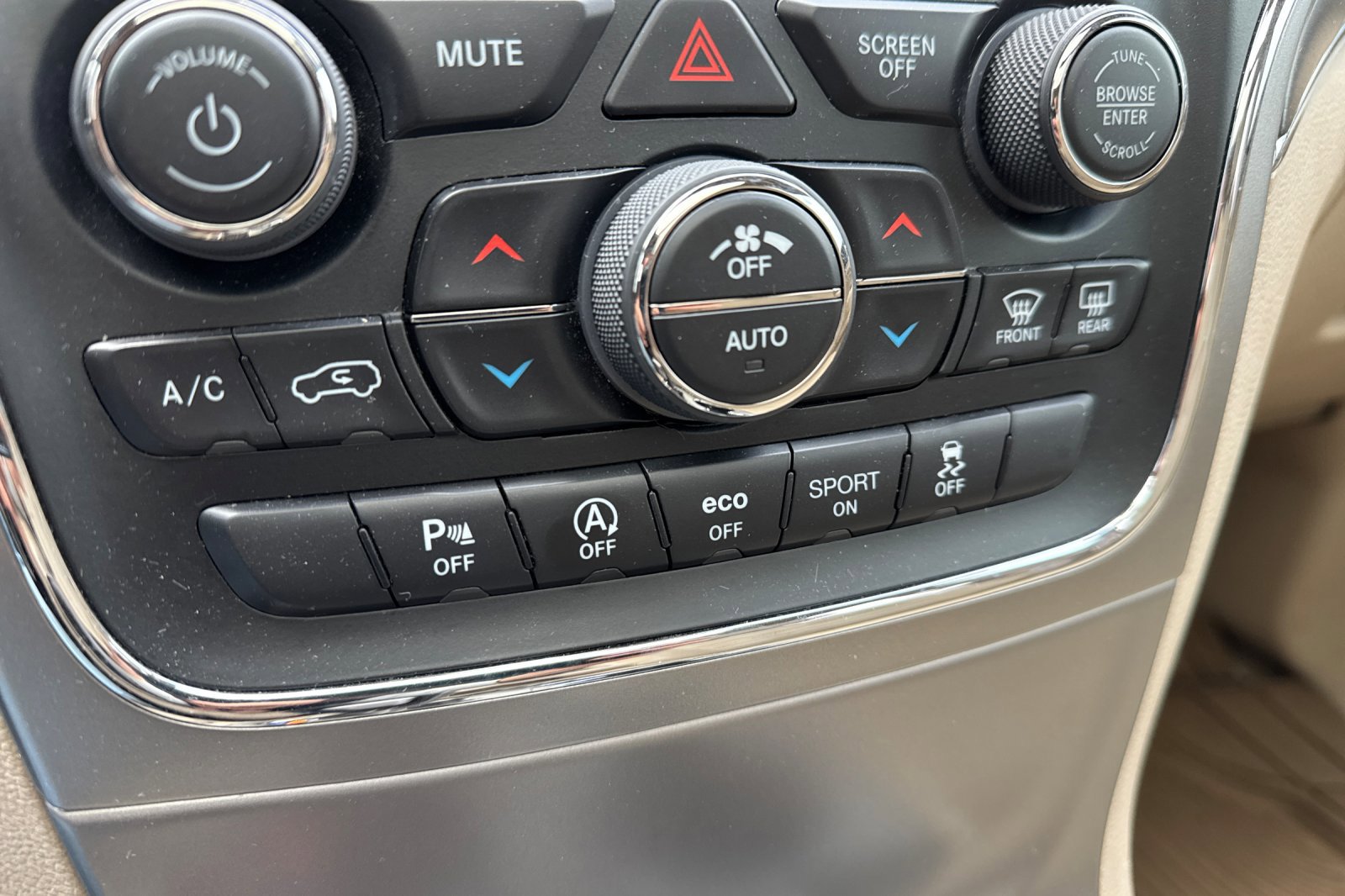 Used 2018 Jeep Grand Cherokee Overland AWD/4WD image 28