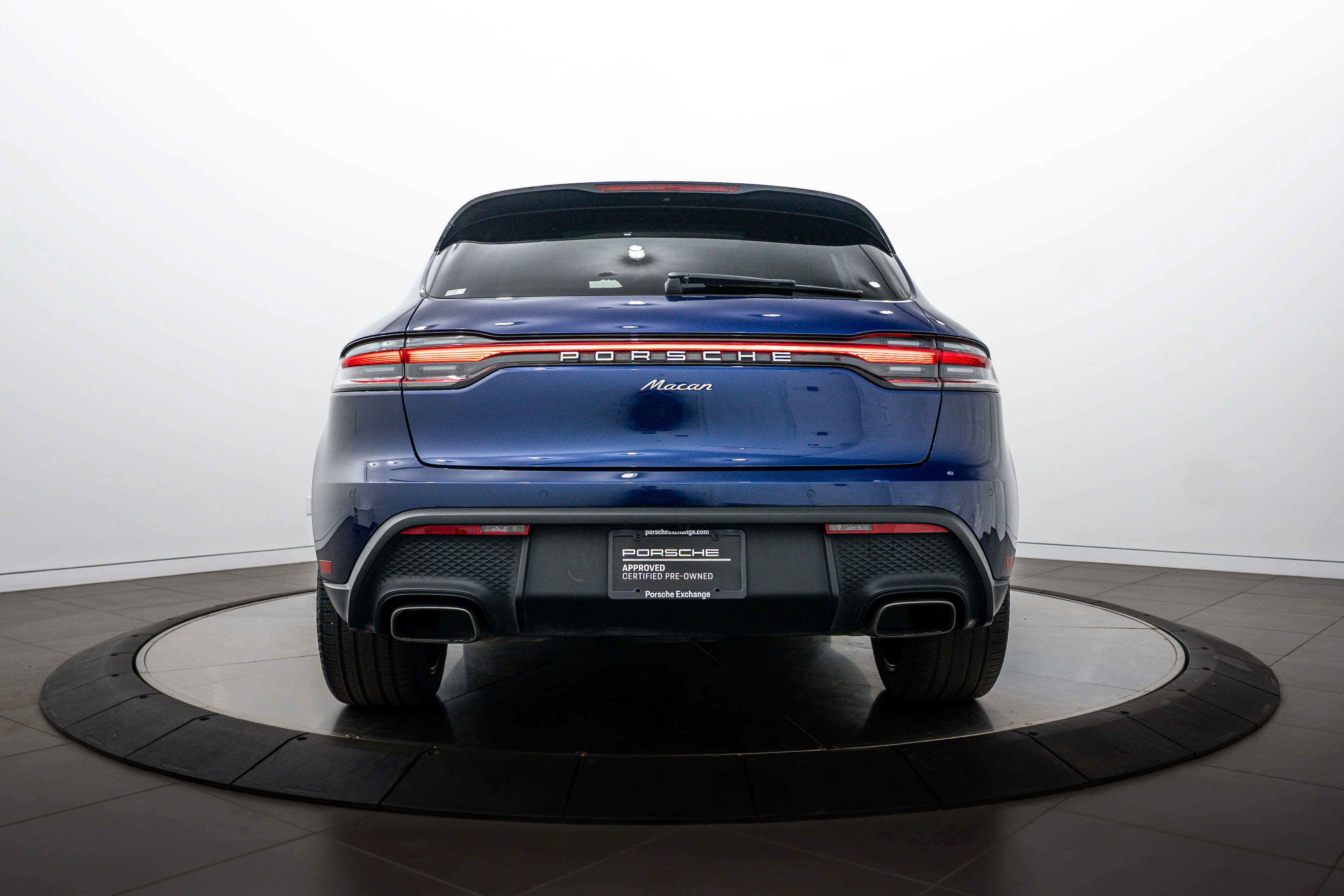 Certified 2024 Porsche Macan AWD/4WD image 6