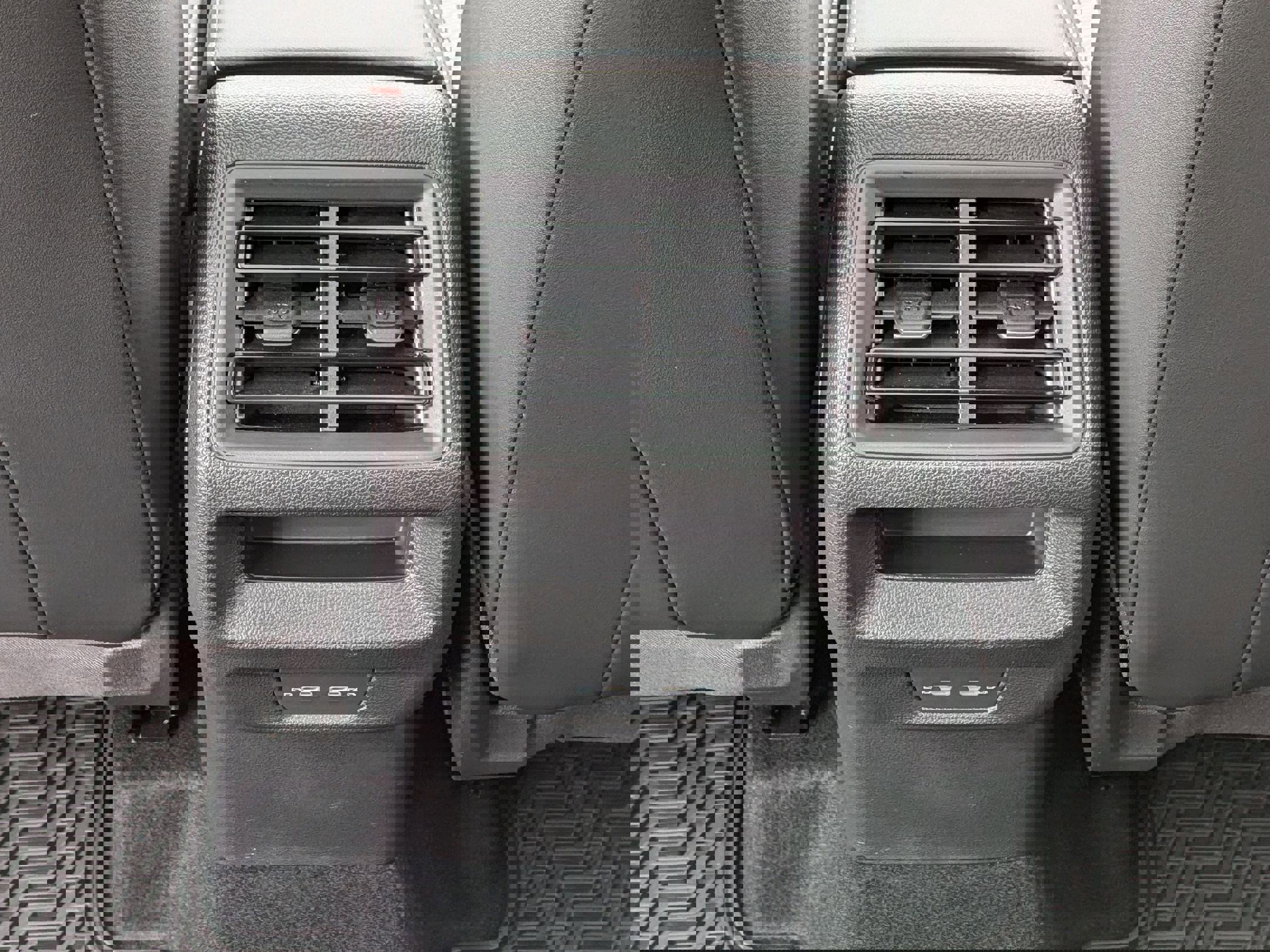 Used 2025 Volkswagen Tiguan SE R-Line image 29