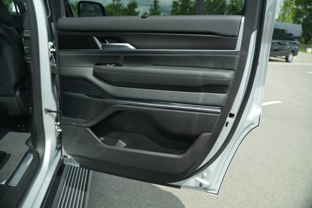 New 2026 Jeep Grand Wagoneer Summit AWD/4WD image 22