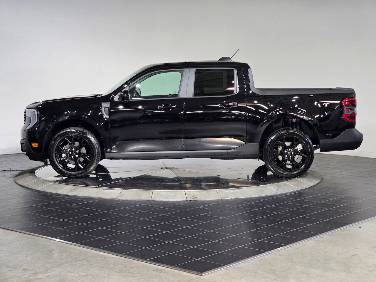 New 2025 Ford Maverick Lariat w/ Black Appearance Package image 7