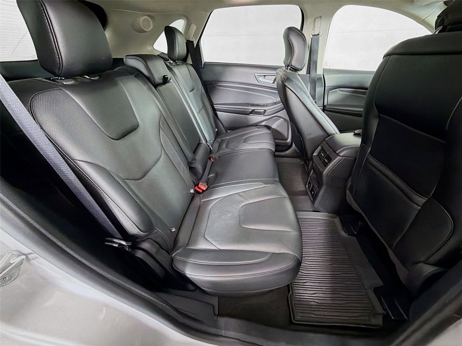 Used 2019 Ford Edge Titanium w/ Equipment Group 301A AWD/4WD image 28