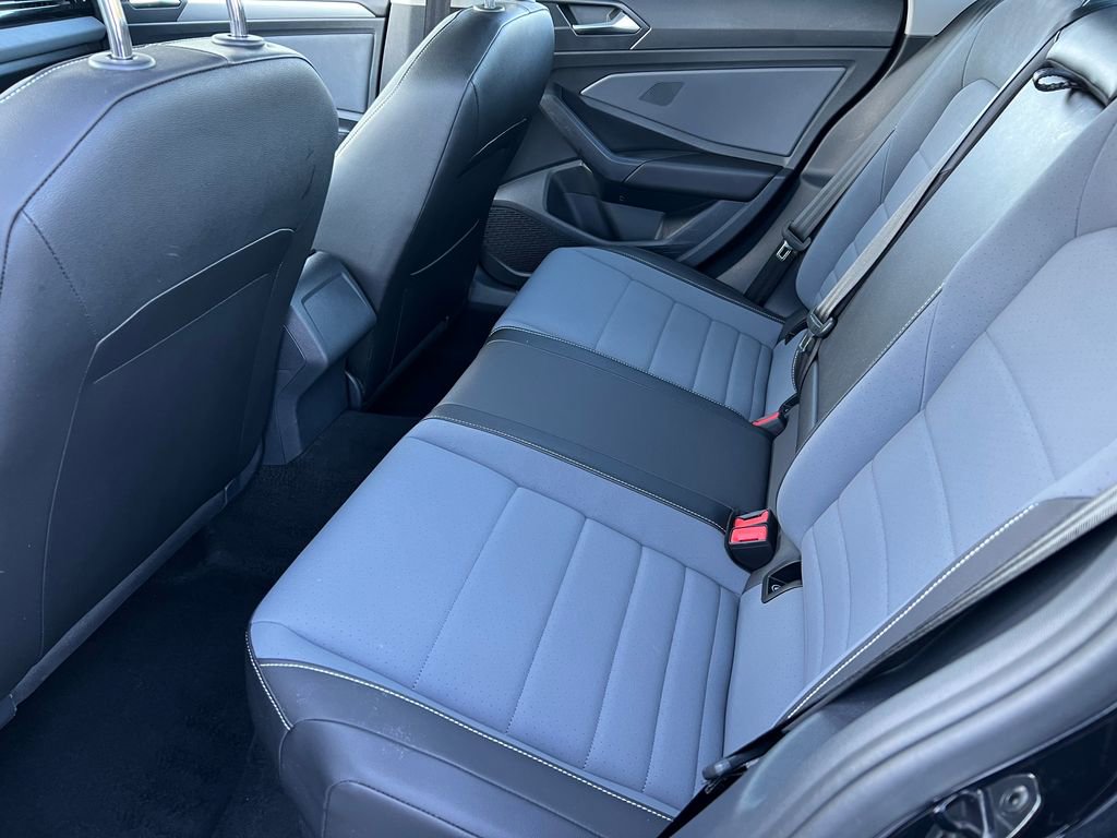 Used 2025 Volkswagen Jetta SE FWD image 11