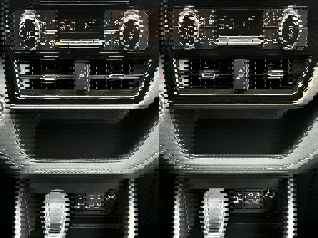 Used 2025 Toyota Highlander LE image 26