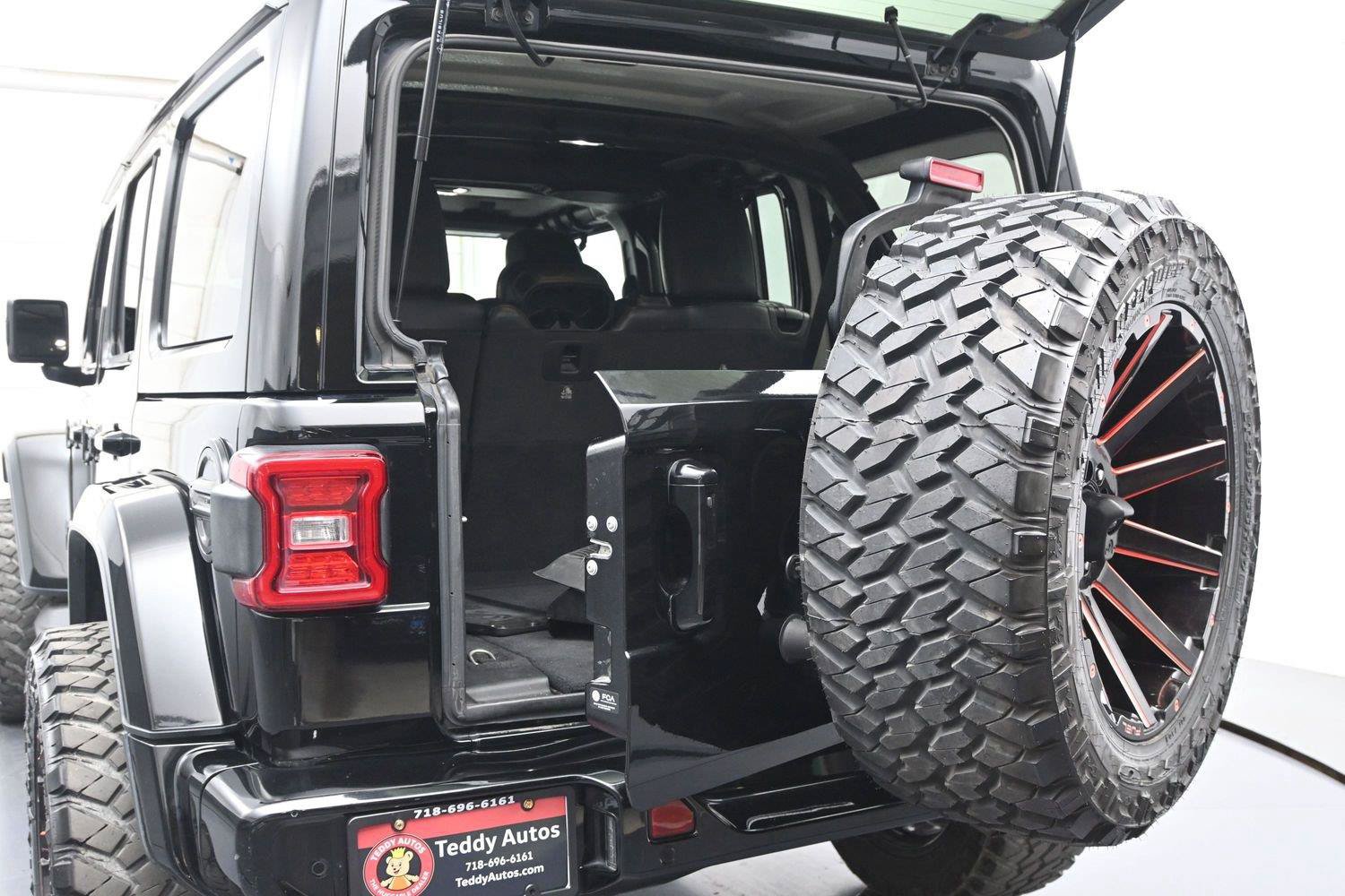 Used 2021 Jeep Wrangler Unlimited Sahara AWD/4WD image 12