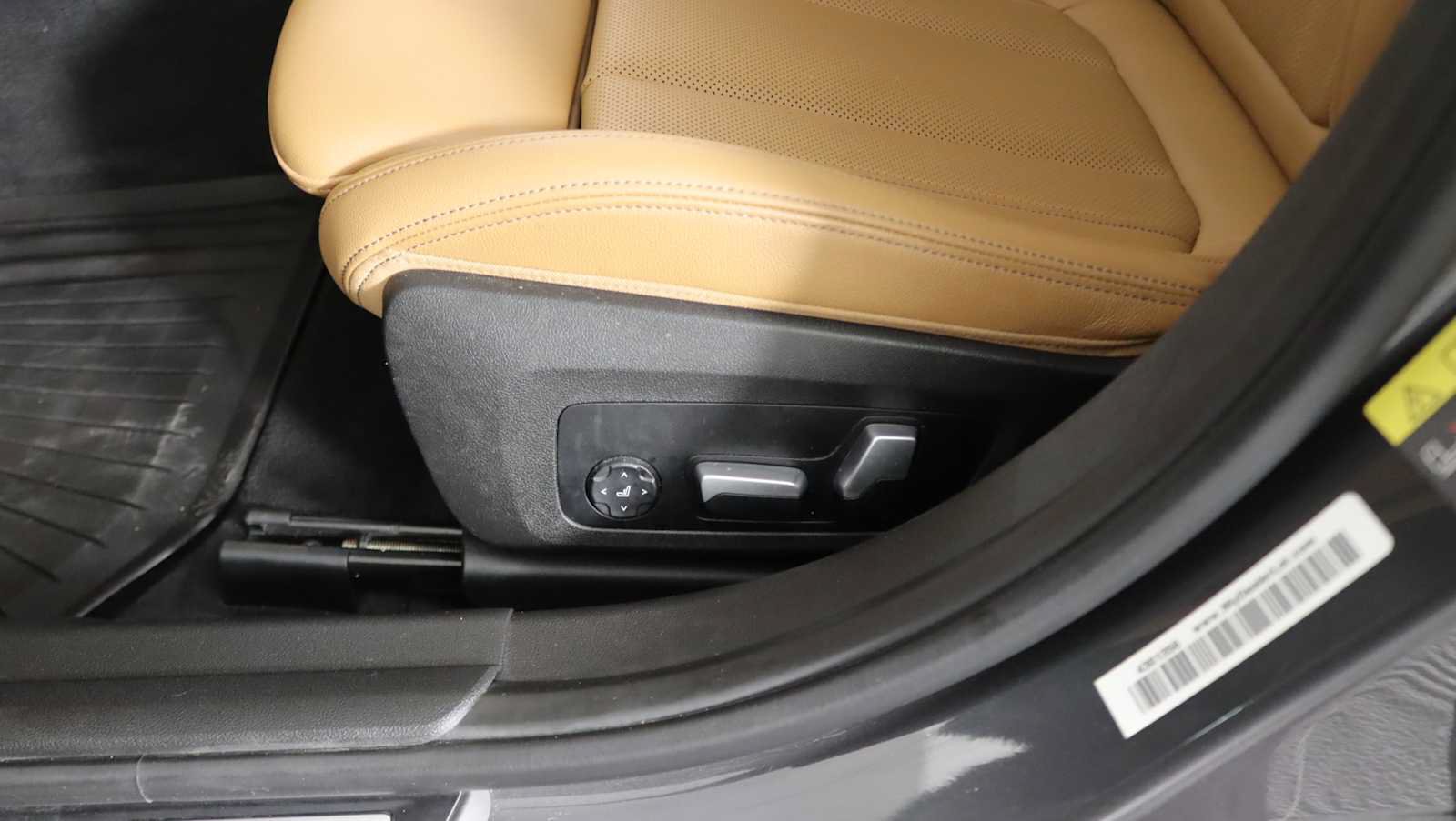 Used 2022 BMW 330e xDrive w/ Premium Package AWD/4WD image 19