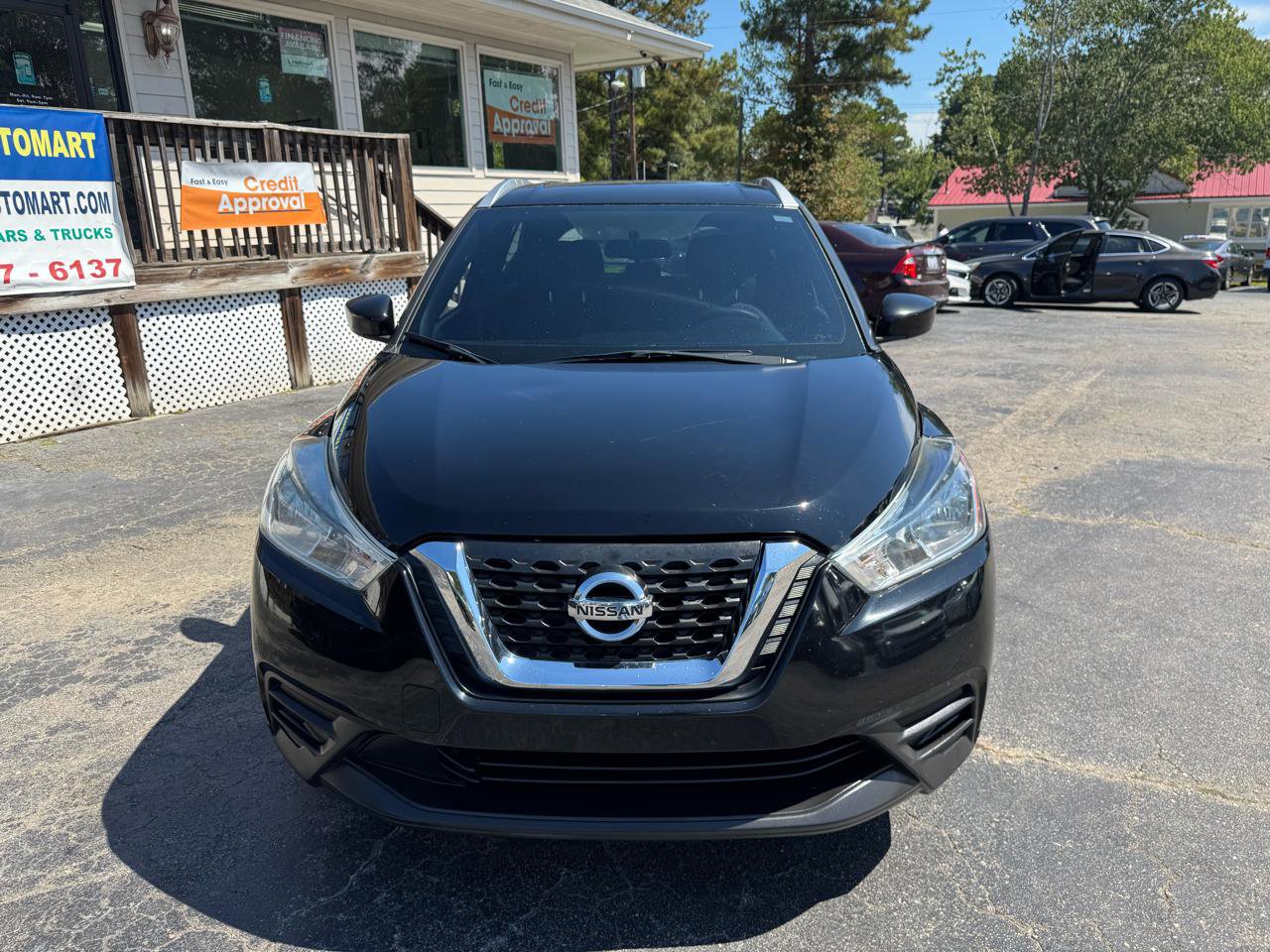 Used 2018 Nissan Kicks SV FWD image 3