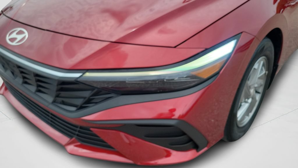 Used 2024 Hyundai Elantra SE FWD image 23