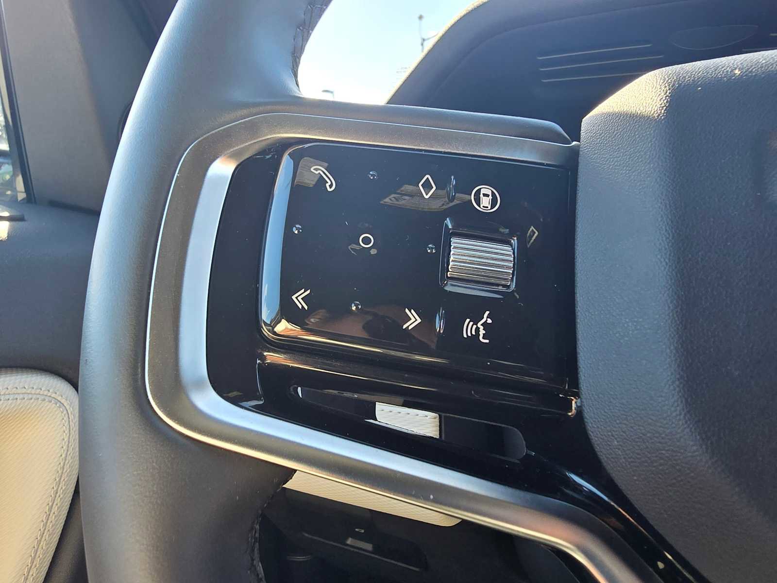 Used 2025 Land Rover Discovery Sport Dynamic SE image 33