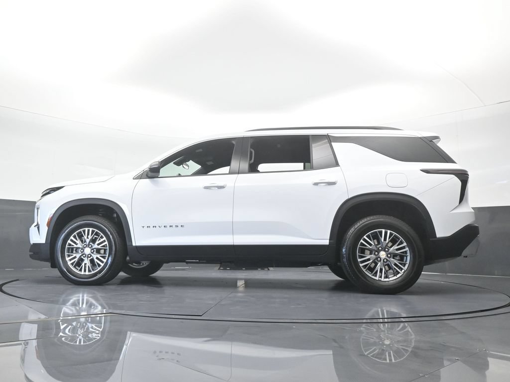 Used 2025 Chevrolet Traverse LT FWD image 57