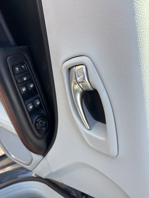 Used 2020 Jeep Compass Limited image 17