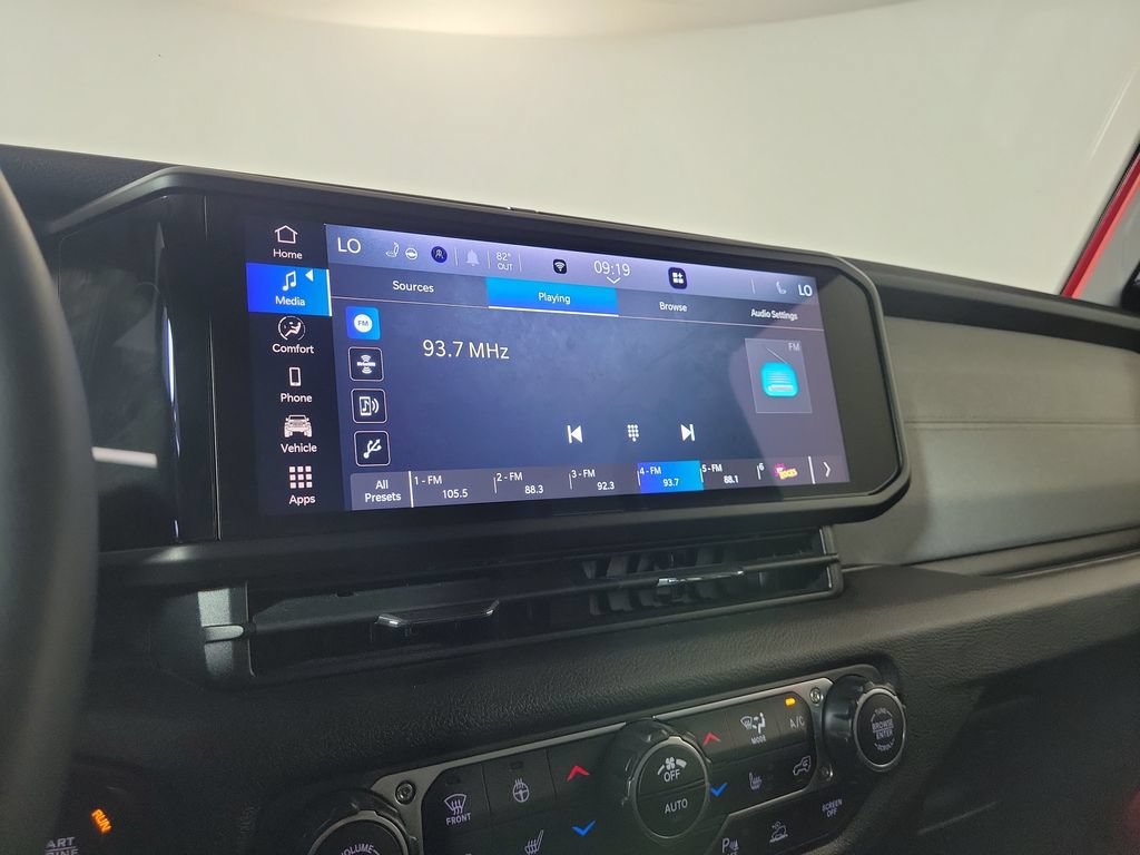 Used 2025 Jeep Wrangler Unlimited Sport AWD/4WD image 19