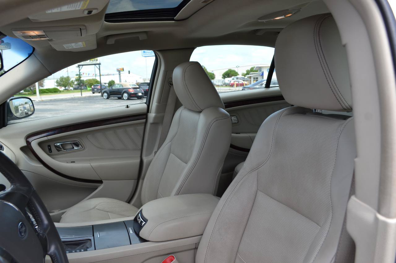 Used 2010 Ford Taurus Limited AWD/4WD image 29
