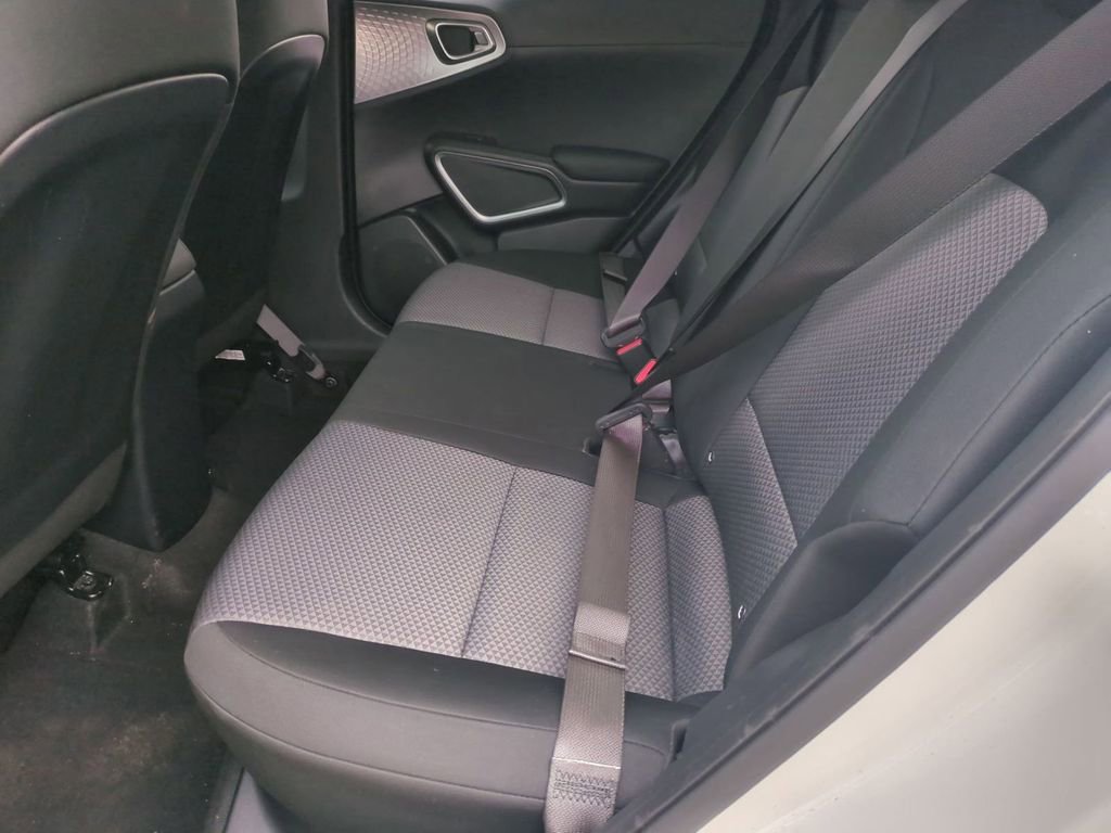 Used 2025 Kia Soul LX w/ LX Technology Package image 21