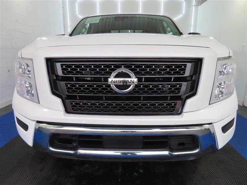 Used 2022 Nissan Titan SV RWD image 3