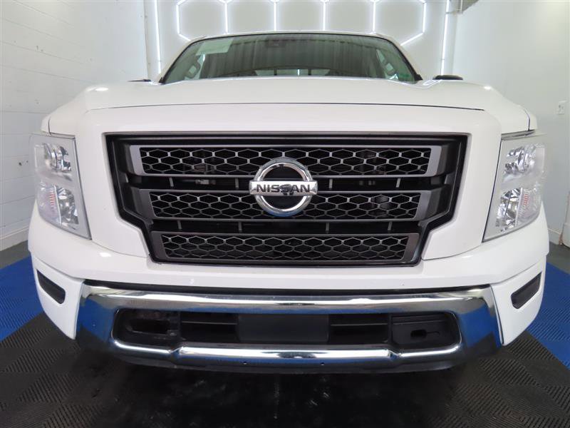 Used 2022 Nissan Titan SV image 3