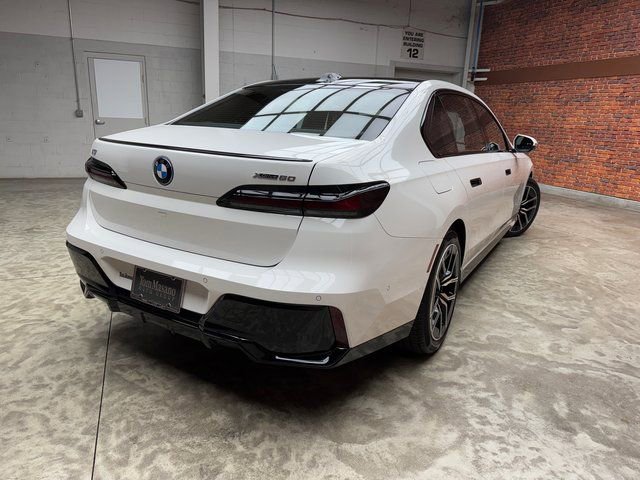 Used 2025 BMW i7 xDrive60 image 5