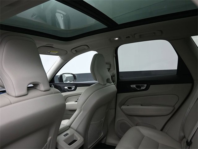 Used 2024 Volvo XC60 B5 Plus image 20