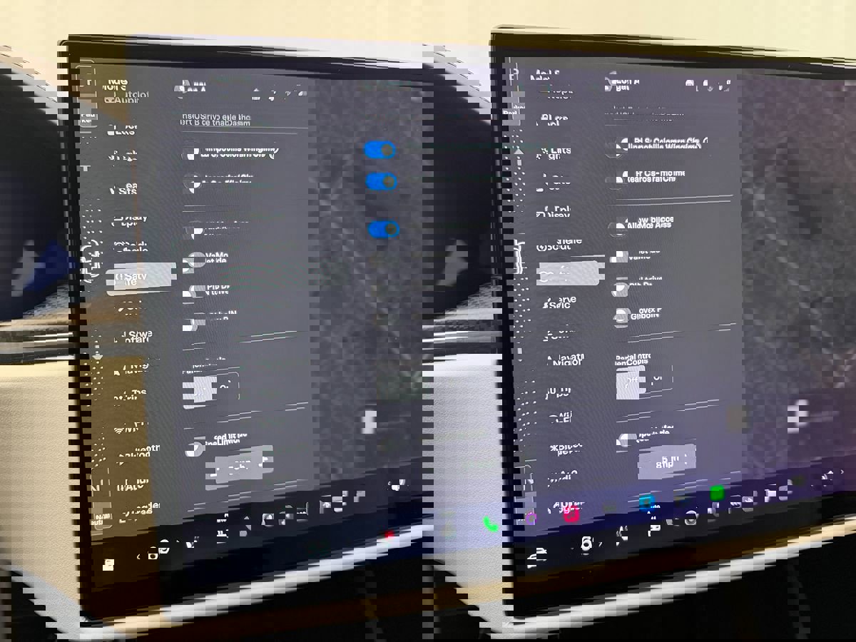 Used 2021 Tesla Model S Plaid image 14