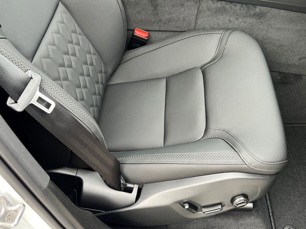 New 2026 Volvo XC60 T8 Core w/ Climate Package image 8