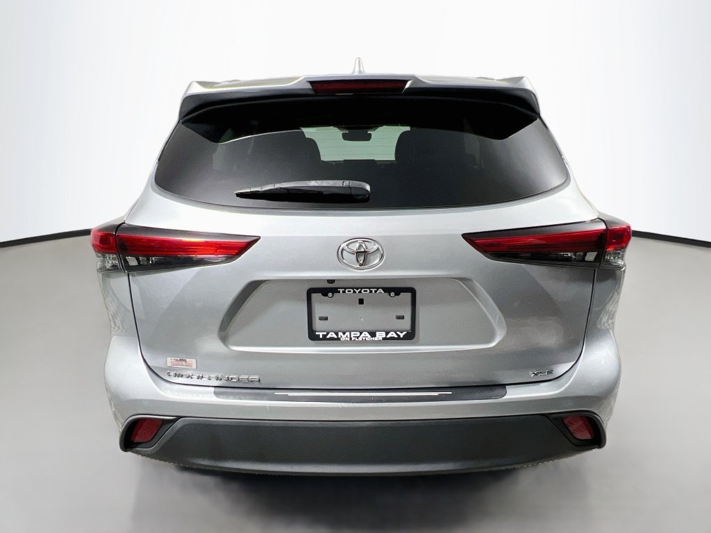 Used 2021 Toyota Highlander XLE FWD image 4