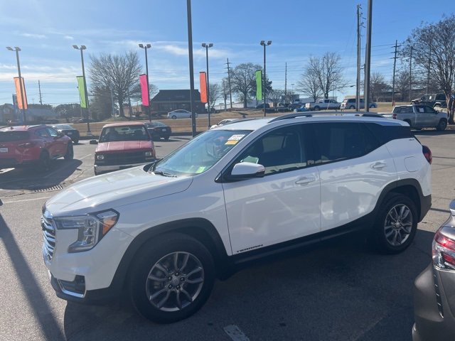 Used 2024 GMC Terrain SLT image 7
