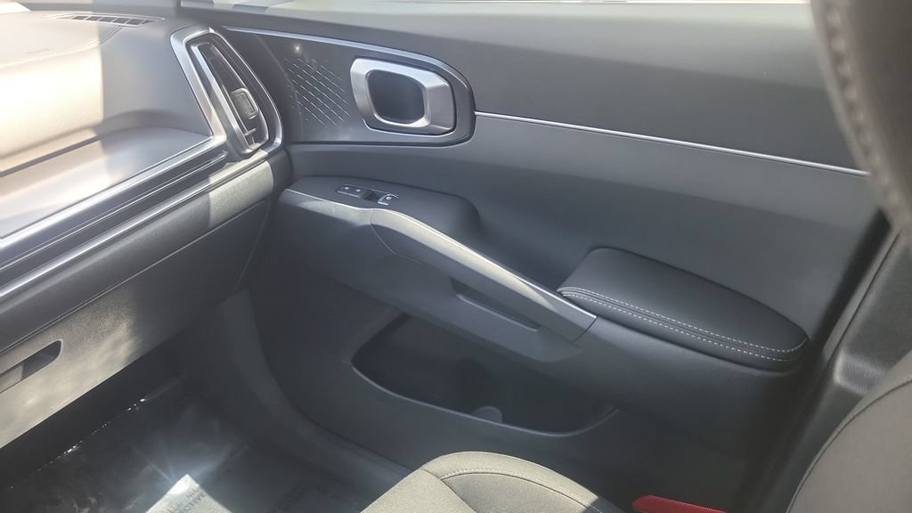 Used 2026 Kia Sorento LX FWD image 13