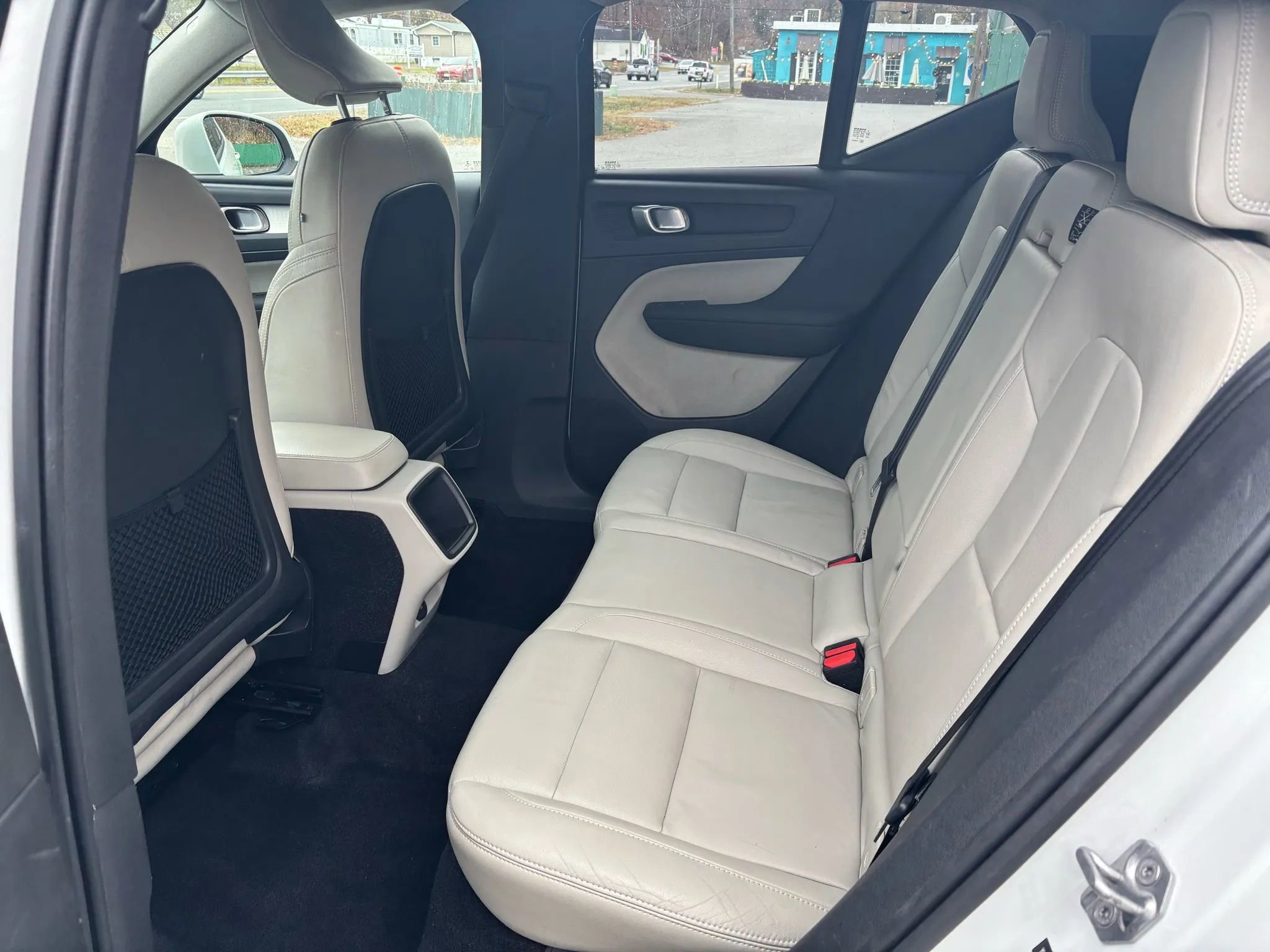 Used 2019 Volvo XC40 T5 Momentum image 19