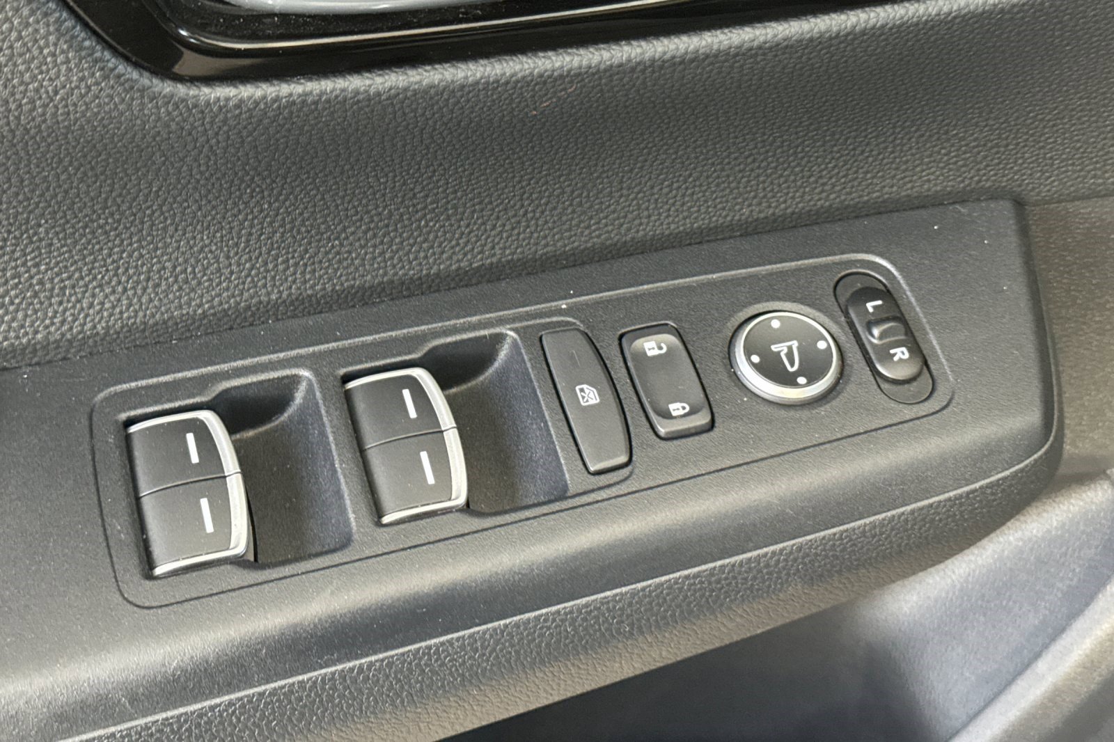 Used 2024 Honda CR-V EX-L image 13