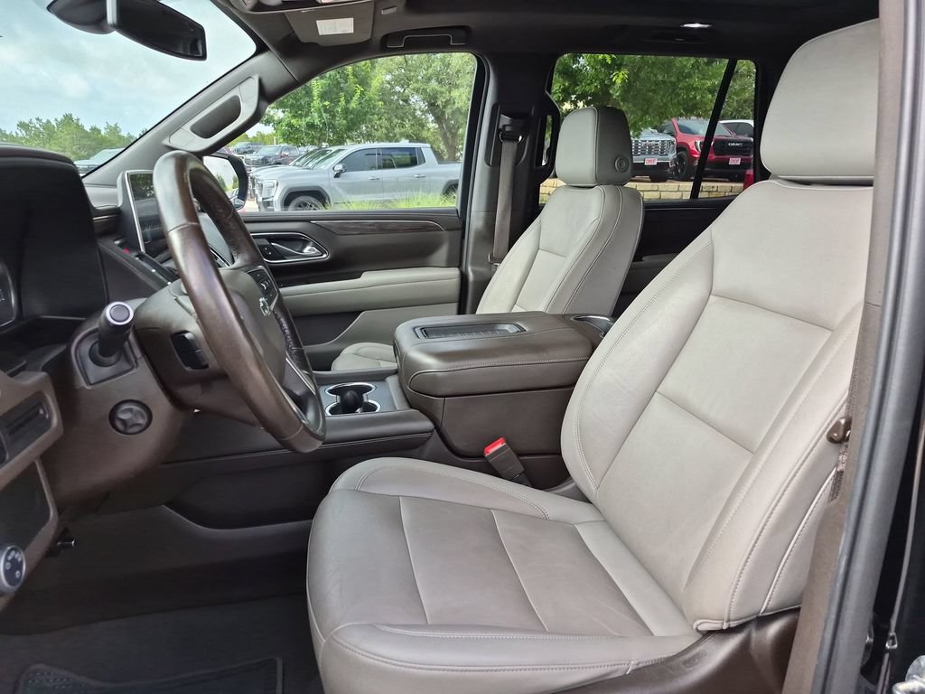 Used 2021 Chevrolet Tahoe Z71 w/ Luxury Package AWD/4WD image 21