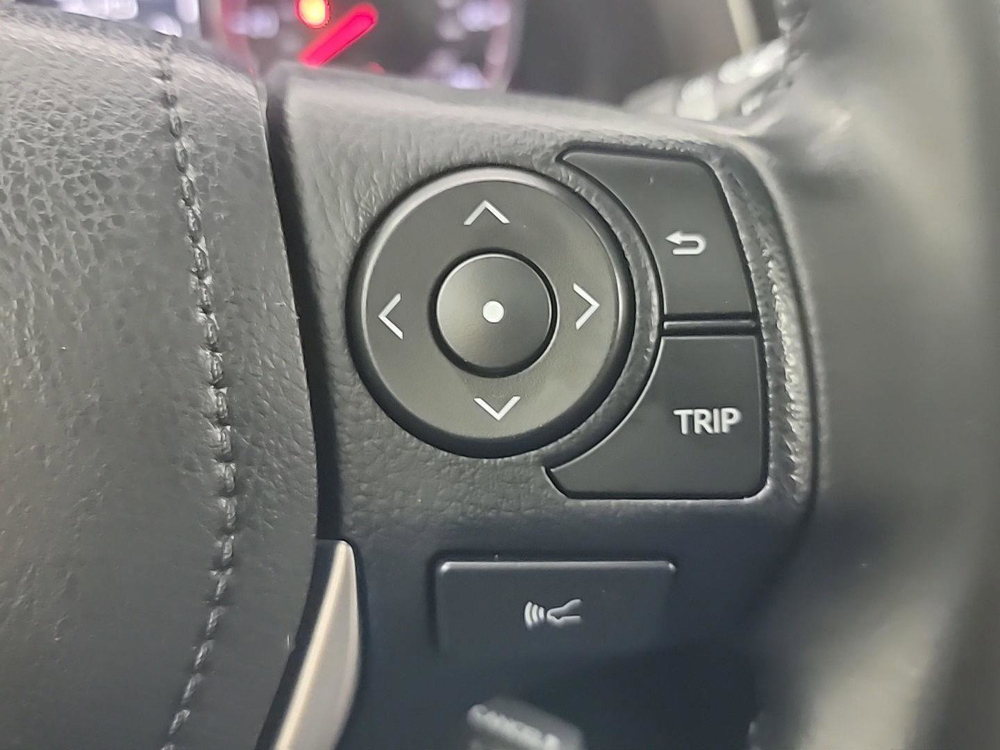 Used 2018 Toyota RAV4 SE w/ Power Extra Value Package image 27