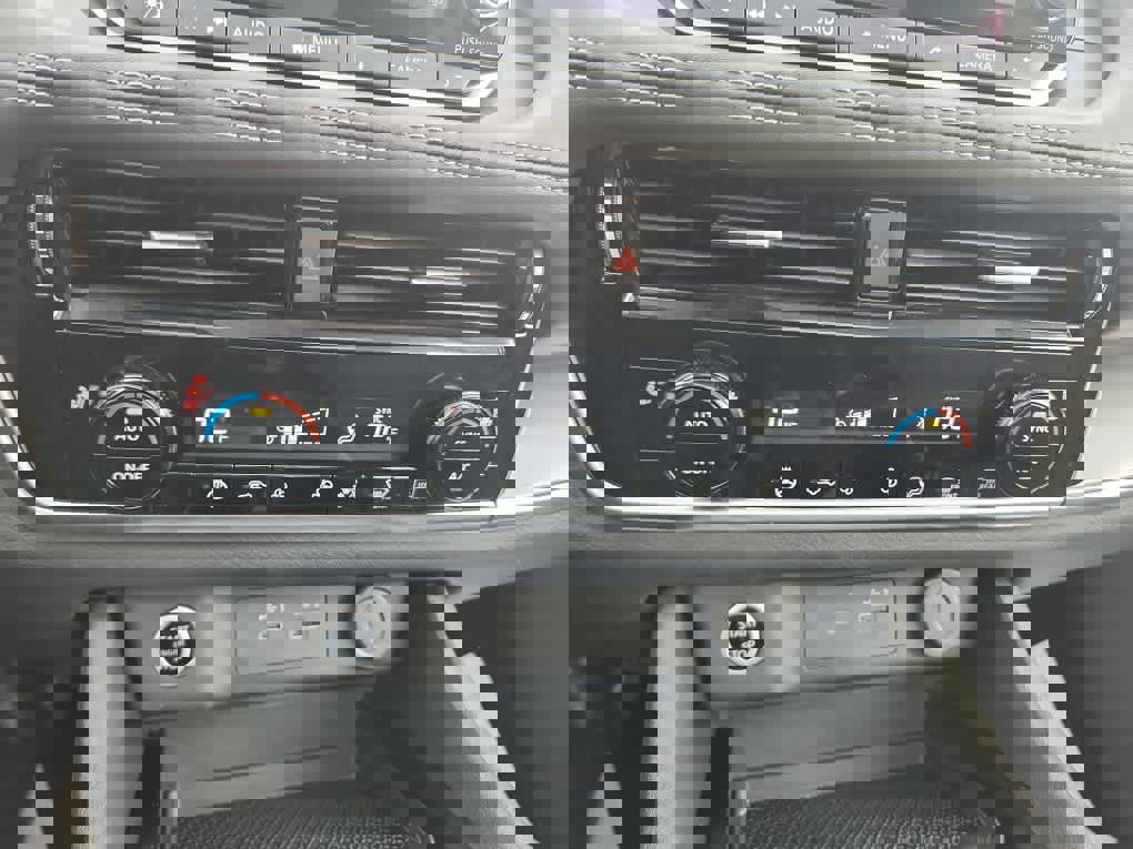 Used 2023 Nissan Rogue SV w/ SV Premium Package image 24