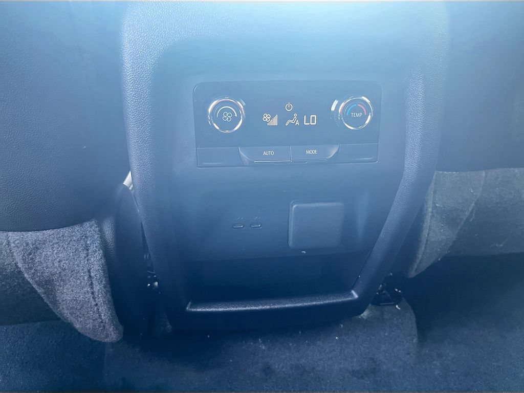 Used 2024 Chevrolet Traverse Z71 AWD/4WD image 26
