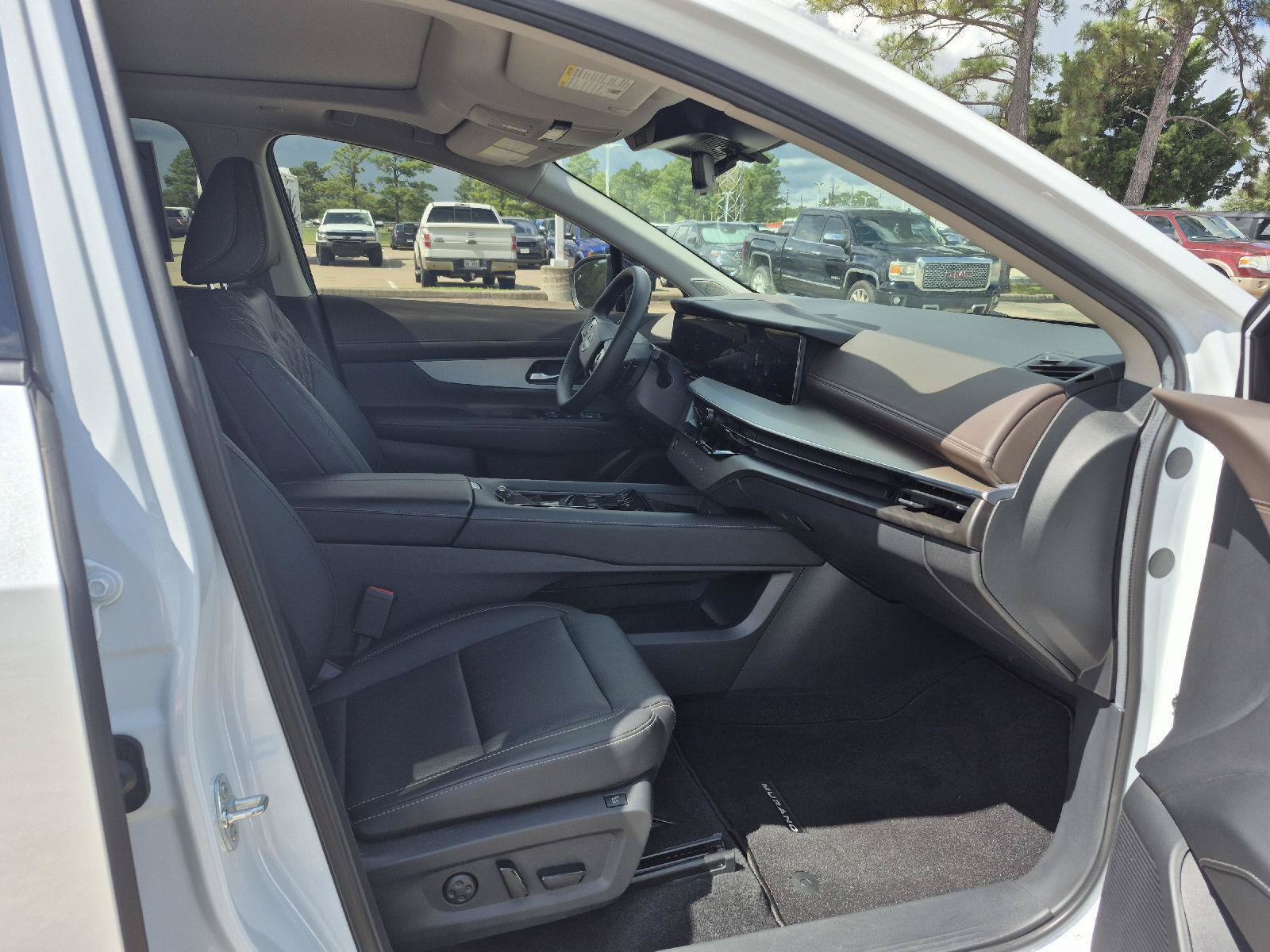 Used 2025 Nissan Murano Platinum AWD/4WD image 11
