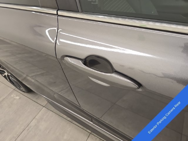 Used 2020 Toyota Camry SE FWD image 8