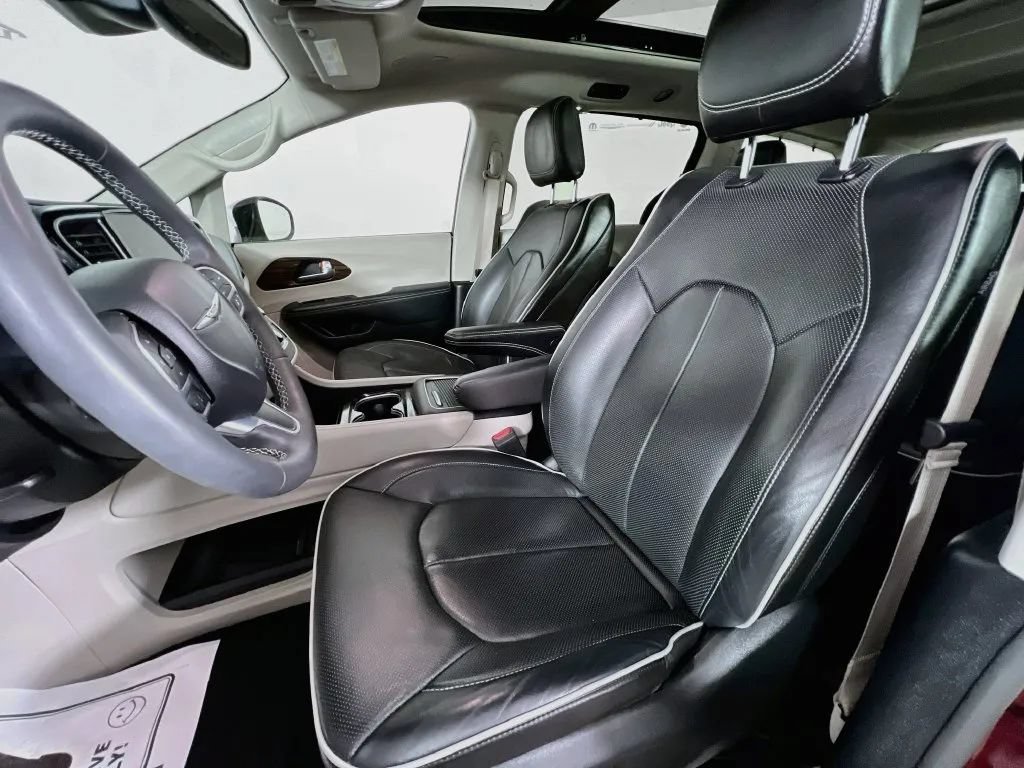 Used 2023 Chrysler Pacifica Limited FWD image 22