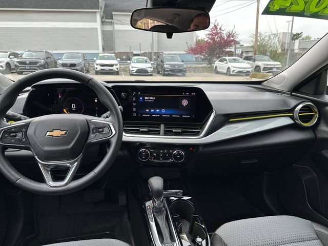 Used 2024 Chevrolet Trax LT w/ Driver Confidence Package FWD image 15