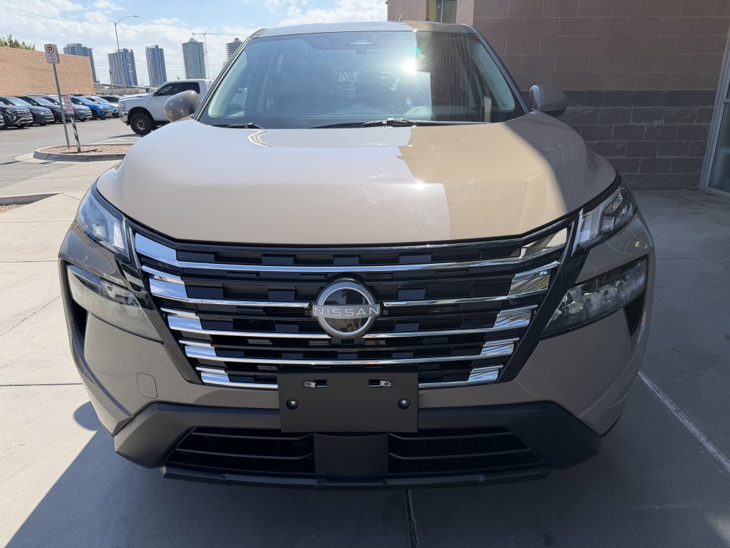 Used 2025 Nissan Rogue SV image 10