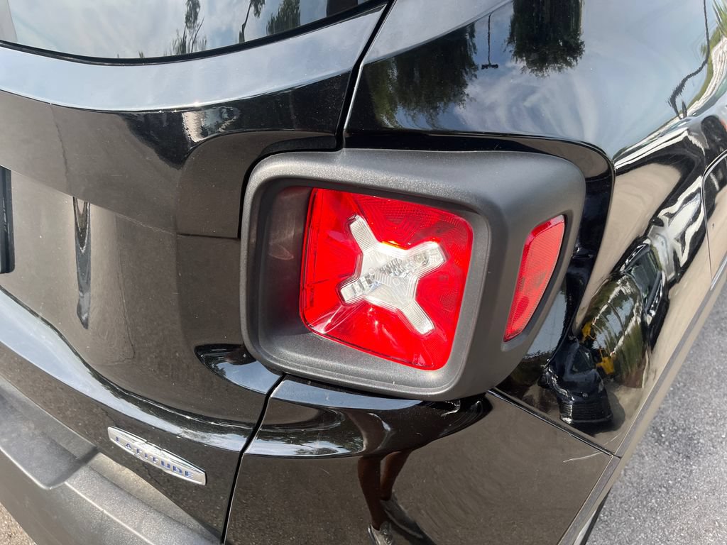 Used 2019 Jeep Renegade Latitude w/ Cold Weather Group AWD/4WD image 43