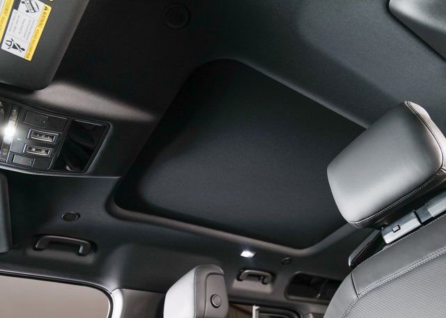 New 2026 Land Rover Defender 110 S image 22