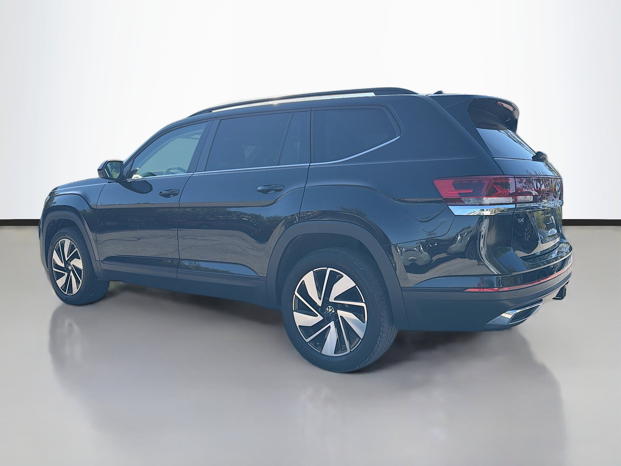 Used 2024 Volkswagen Atlas SE image 5