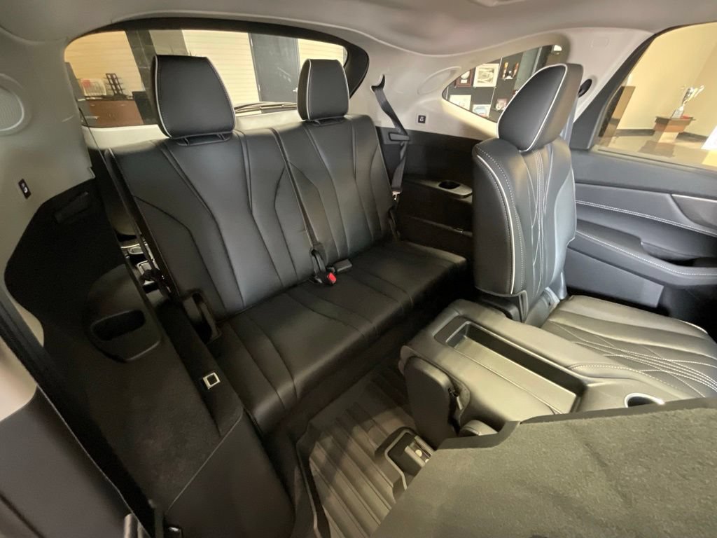 Certified 2026 Acura MDX w/ Advance Package AWD/4WD image 24