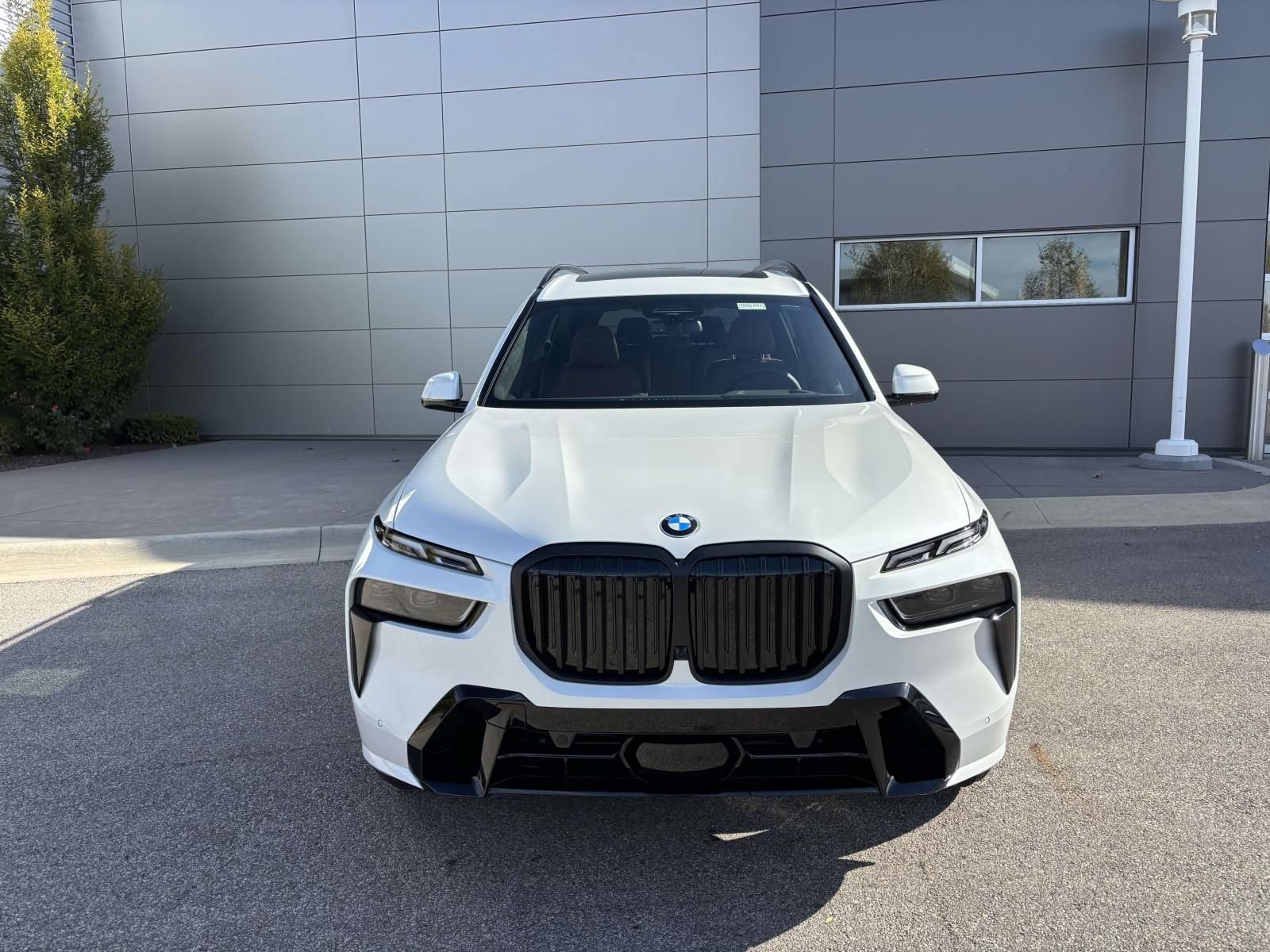Used 2026 BMW X7 xDrive40i w/ M Sport Package AWD/4WD image 2