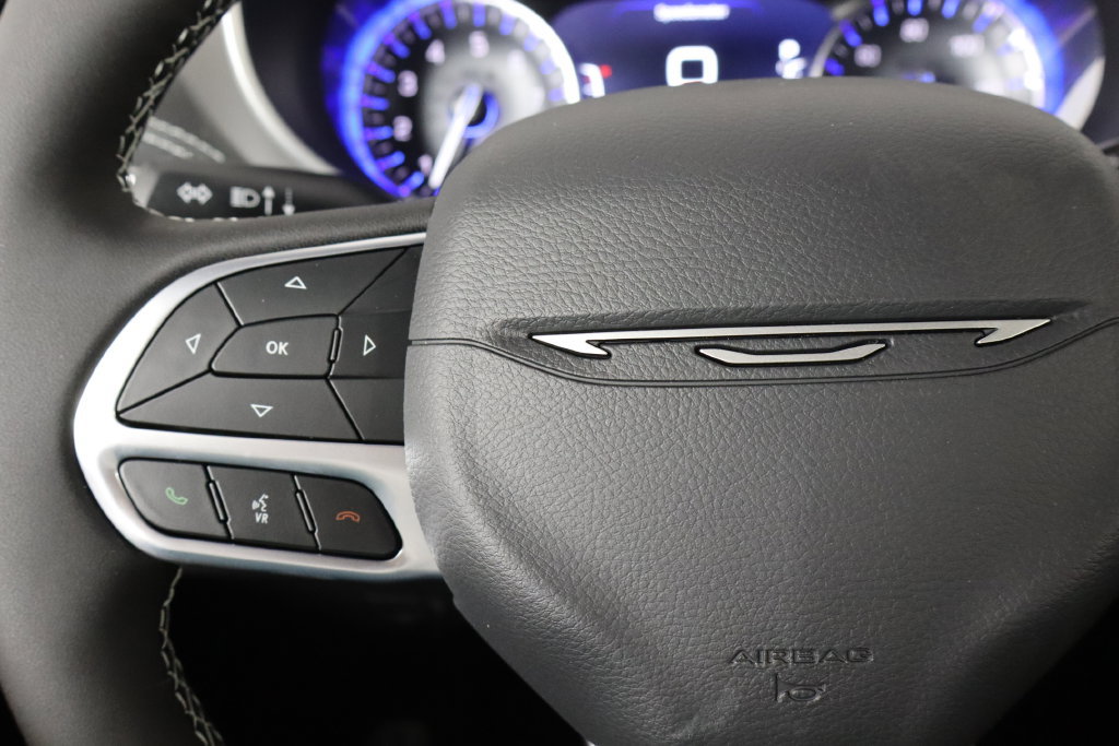 New 2027 Chrysler Pacifica Select FWD image 8