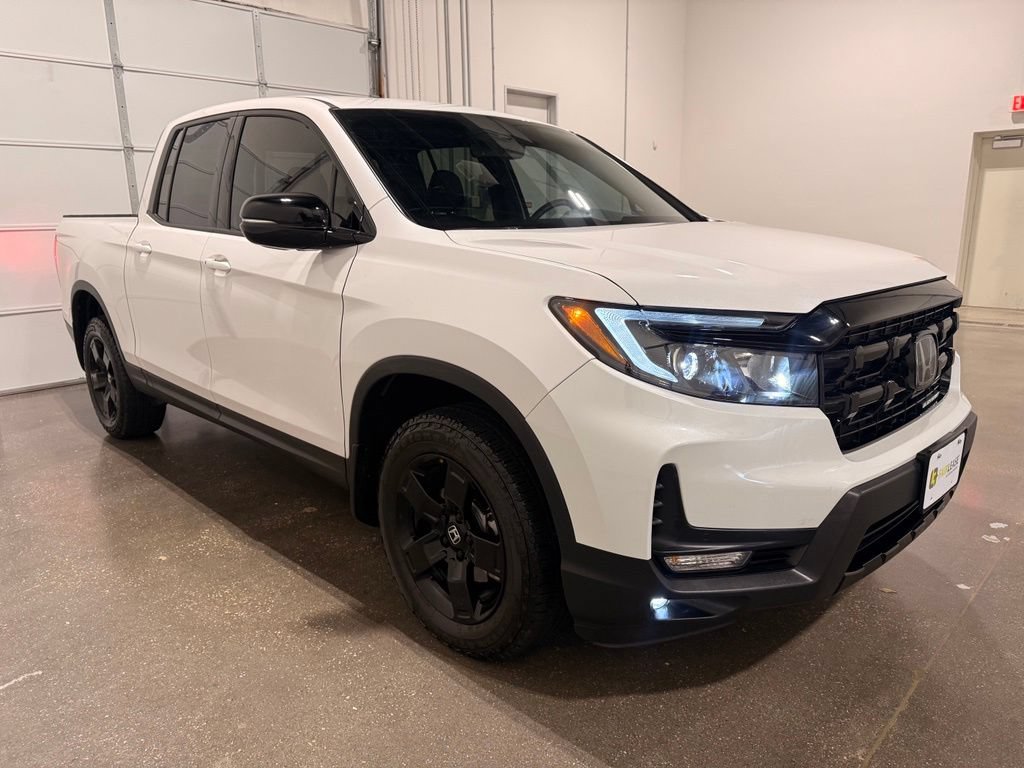 Used 2025 Honda Ridgeline Black Edition image 3
