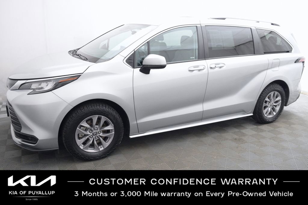 Used 2022 Toyota Sienna LE image 8