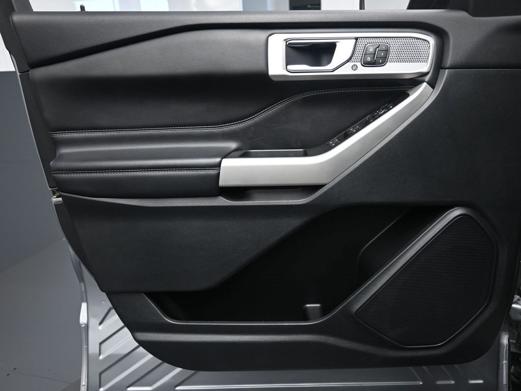 Used 2022 Ford Explorer Limited w/ Equipment Group 301A image 21