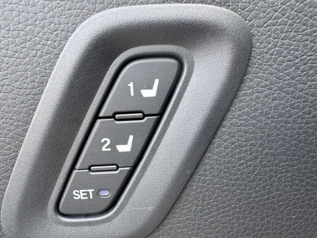 Used 2025 Honda Pilot Touring image 10