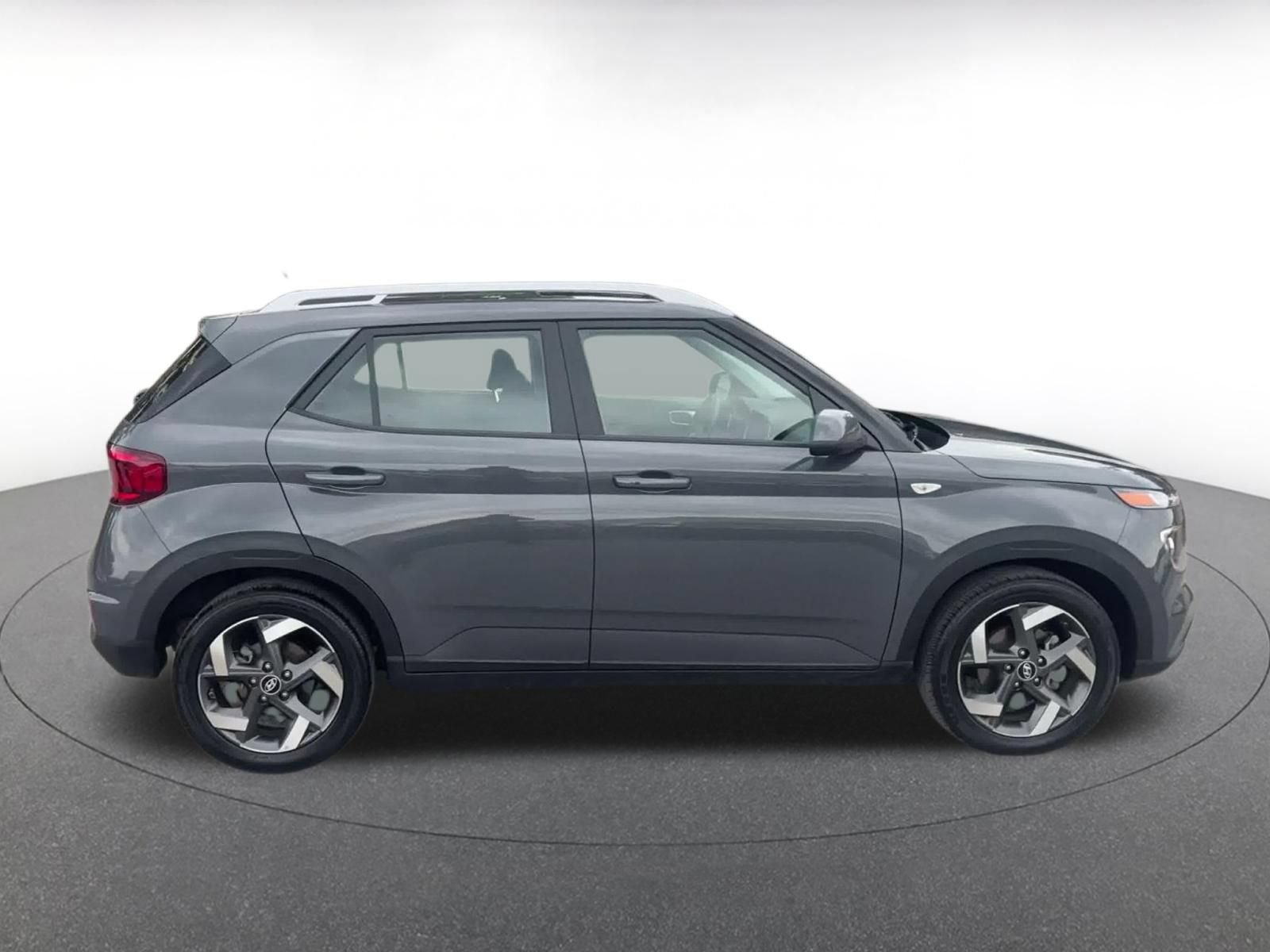 Used 2026 Hyundai Venue SEL FWD image 15