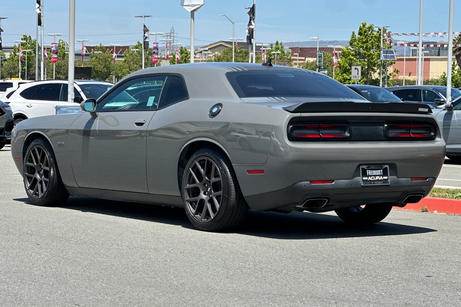 Used 2018 Dodge Challenger R/T RWD image 6